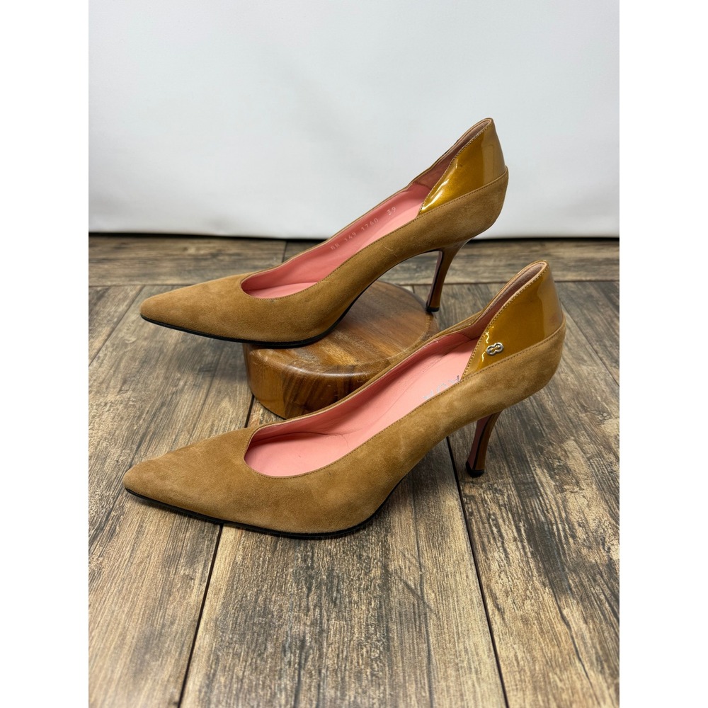 Escada Tan Suede Pointed Toe Pumps Patent Heel Accent Made in Italy Size 8.5
